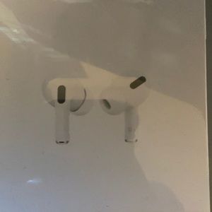 AirPods